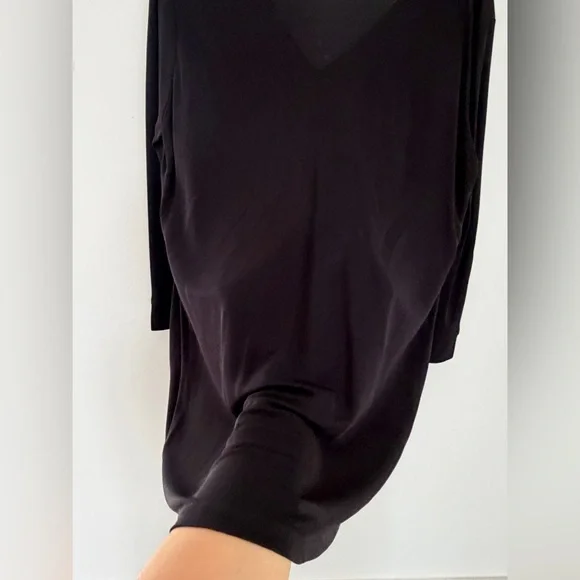 Elegant Black V-Neck Women's Top - Picture 6 of 6